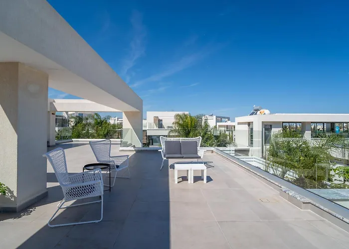Phaedrus Living: Luxury Seaview Villa Panorama