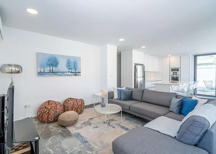 Phaedrus Living: Luxury Seaview Villa Panorama