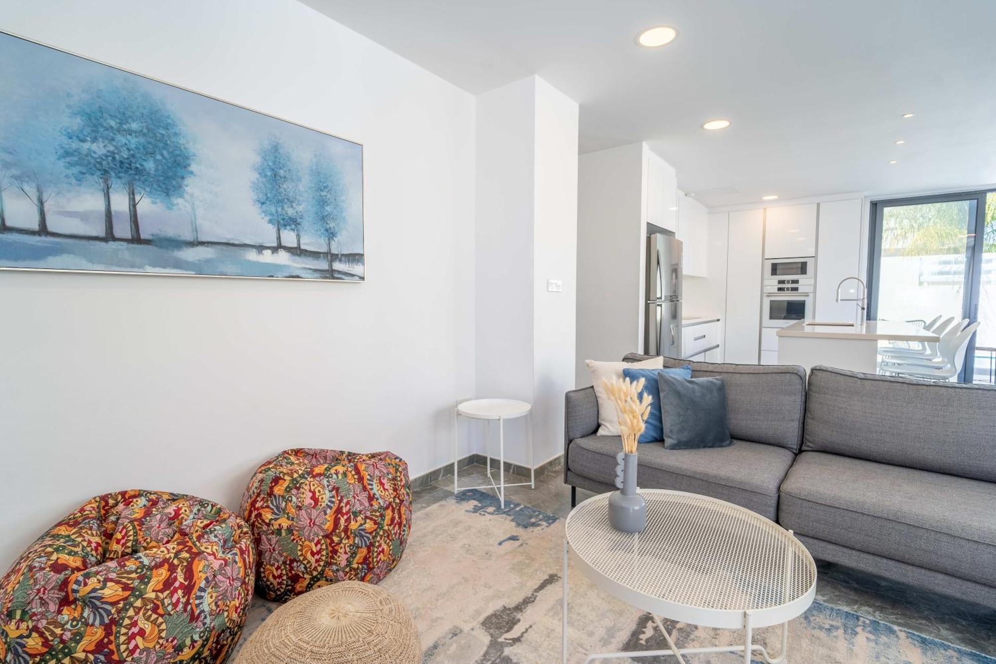 Phaedrus Living: Luxury Seaview Panorama